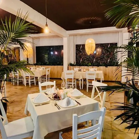 Ihotel Sunny ホテル