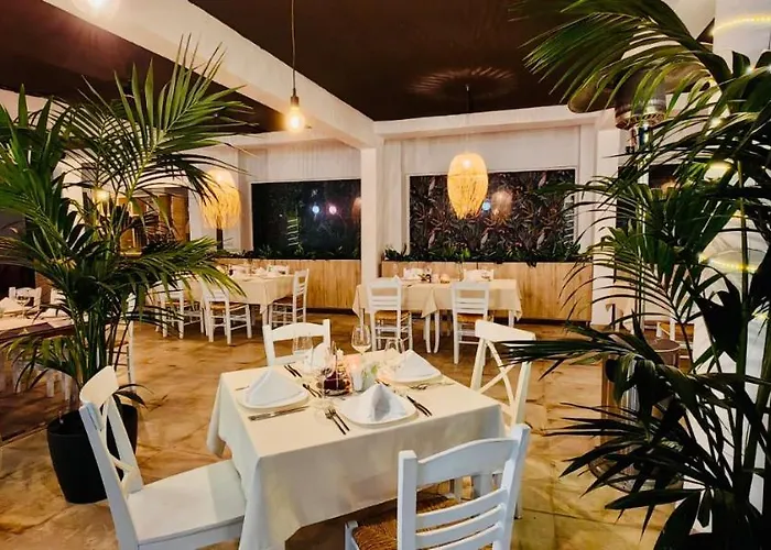 Ihotel Sunny ホテル